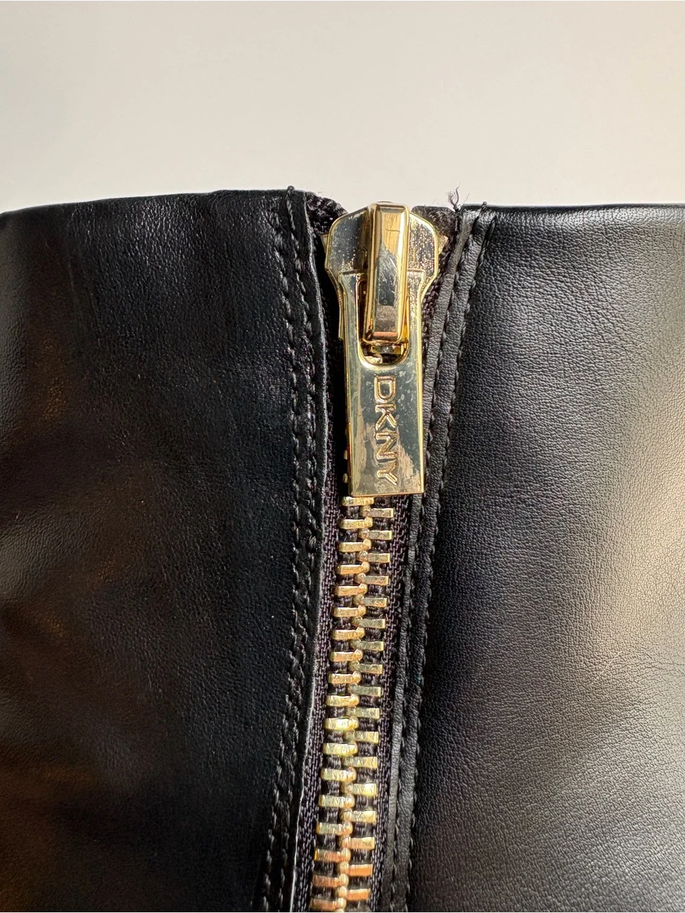 N/A sleek dkny